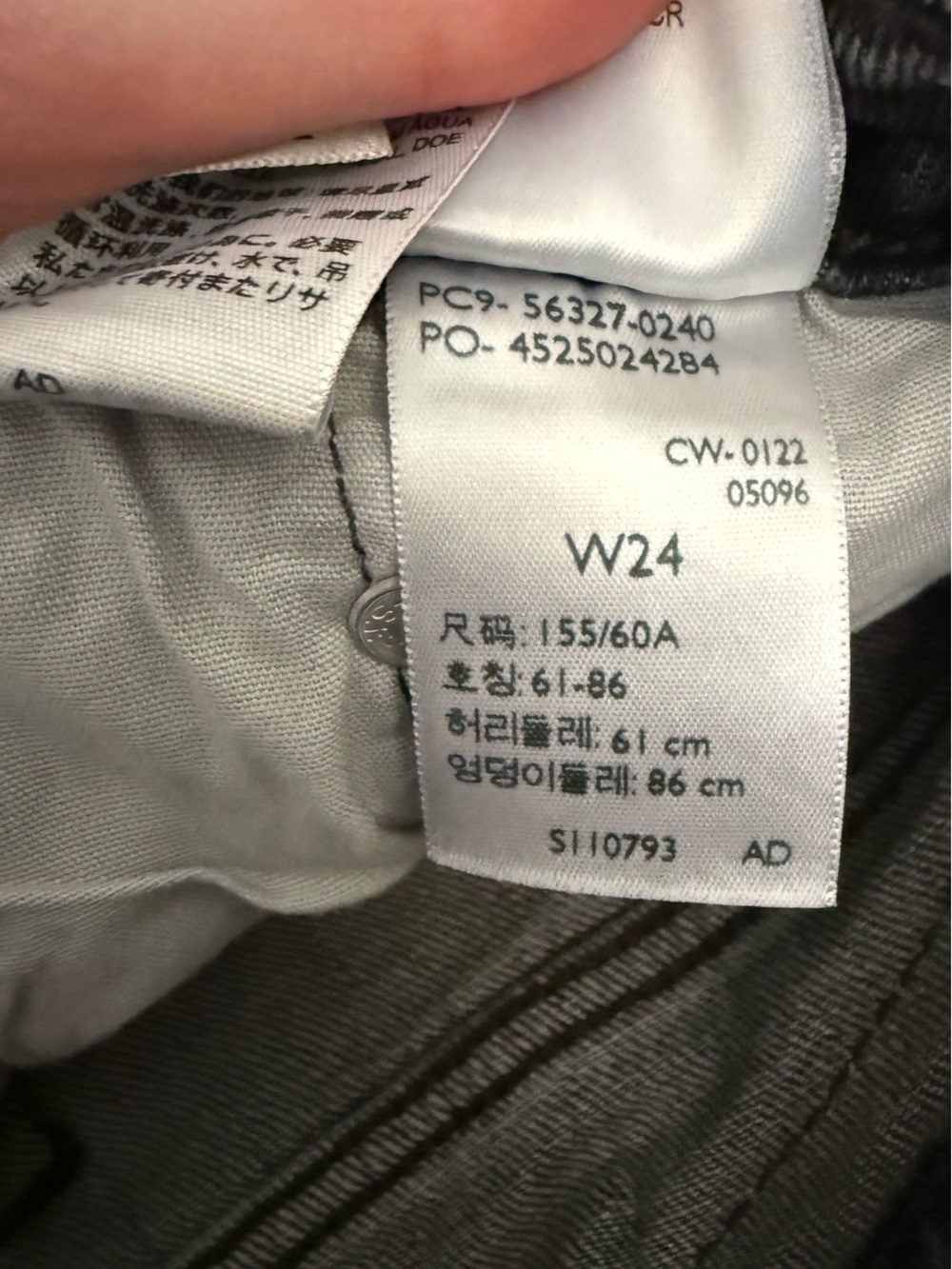 Levi’s 501 High-Waist Frayed Hem Denim Shorts - Picture 2 of 3